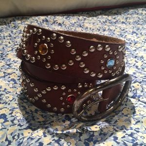 The belt that gets better with age. Leather